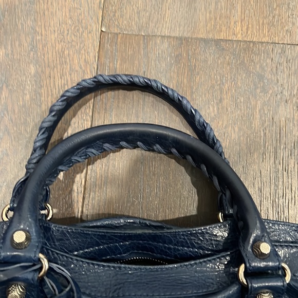 Beautiful blue crinkled leather city - Picture 8 of 13